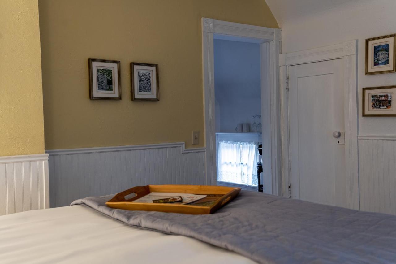 5 Ojo Inn Bed And Breakfast ยูเรกาสปริงส์ ภายนอก รูปภาพ
