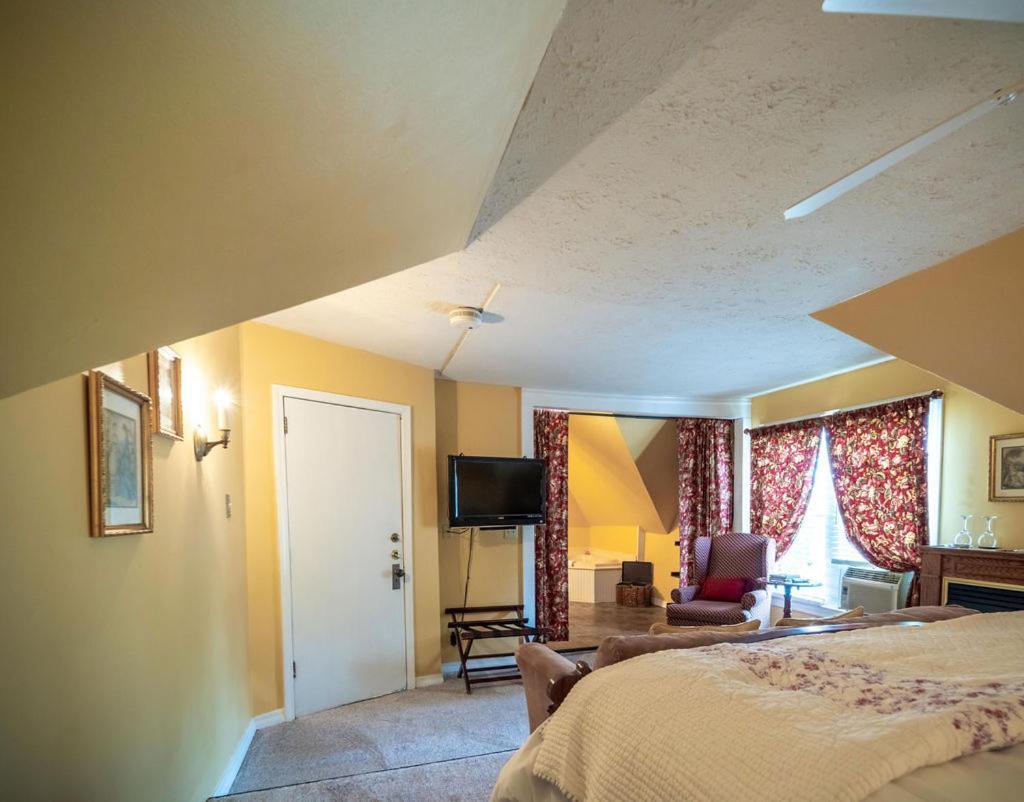 5 Ojo Inn Bed And Breakfast ยูเรกาสปริงส์ ภายนอก รูปภาพ