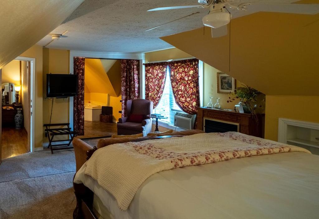 5 Ojo Inn Bed And Breakfast ยูเรกาสปริงส์ ภายนอก รูปภาพ